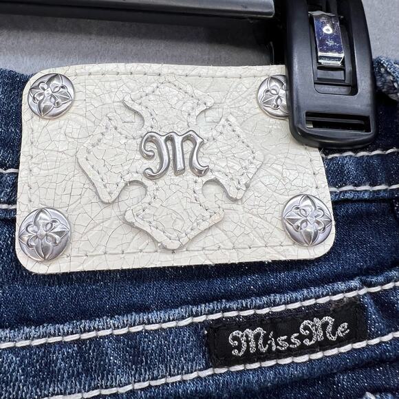 Miss Me Women's Jeans Size 26x33 Mid Rise Easy Boot Faux Pocket Biker Bling - Picture 13 of 16